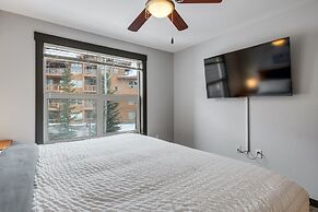 CENTRALLY Located 3-Br Home | TRUE Ski In/Out | FREE access to Pools &