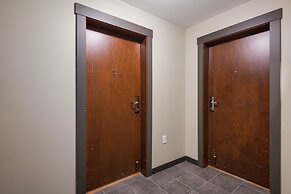 CENTRALLY Located 3-Br Home | TRUE Ski In/Out | FREE access to Pools &