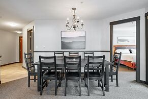 CENTRALLY Located 3-Br Home | TRUE Ski In/Out | FREE access to Pools &