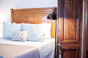 The Laurel Oak Inn Bed and Breakfast