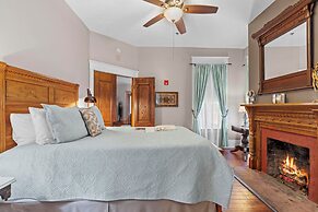 The Laurel Oak Inn Bed and Breakfast