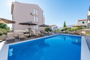 Pool apartments Villa Meteorite