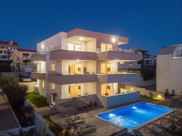 Pool apartments Villa Meteorite