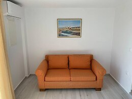 SUN Studio 3 - Close TO 180 Sunset BAR