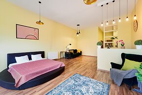 Lumina stylish and spacious studio