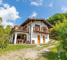 Casa Tra Borgo e Lago