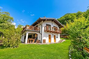 Casa Tra Borgo e Lago