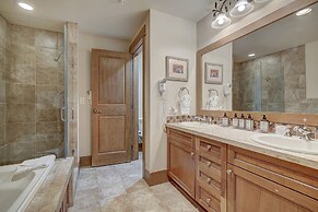 No Cleaning Fees, Luxurious 3 Br In River Run Village Featuring Ski In