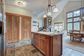 Luxurious 2 Br In River Run Village With Ski In Ski Out- No Cleaning F