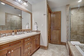 Luxurious 2 Br In River Run Village With Ski In Ski Out- No Cleaning F