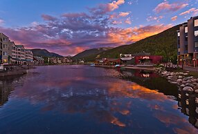 Luxurious 2 Br In River Run Village With Ski In Ski Out- No Cleaning F