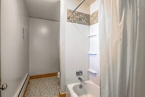 Love Hotels Silver Street by OYO at Hurley WI