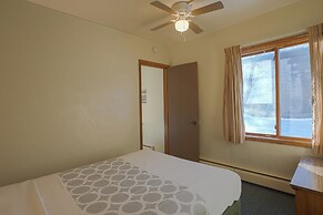 Love Hotels Silver Street by OYO at Hurley WI