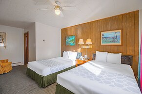 Love Hotels Silver Street by OYO at Hurley WI