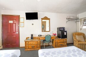 Love Hotels Silver Street by OYO at Hurley WI