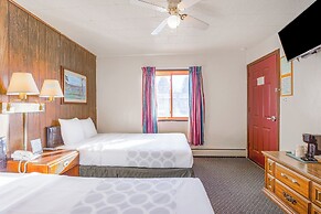 Love Hotels Silver Street by OYO at Hurley WI