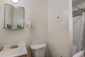 Love Hotels Silver Street by OYO at Hurley WI