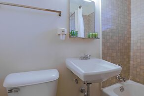 Love Hotels Silver Street by OYO at Hurley WI