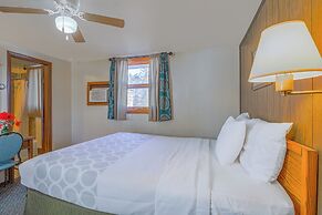 Love Hotels Silver Street by OYO at Hurley WI