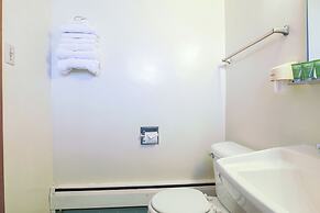 Love Hotels Silver Street by OYO at Hurley WI