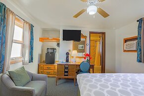 Love Hotels Silver Street by OYO at Hurley WI