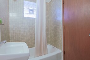Love Hotels Silver Street by OYO at Hurley WI
