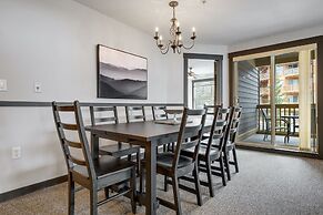 SPACIOUS 2-Br 2-Ba | Ski In/Out | Pool & Hot Tubs | in Heart of PANORA
