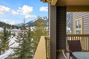 SPACIOUS 2-Br 2-Ba | Ski In/Out | Pool & Hot Tubs | in Heart of PANORA
