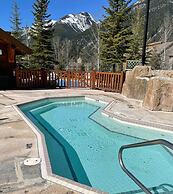 SPACIOUS 2-Br 2-Ba | Ski In/Out | Pool & Hot Tubs | in Heart of PANORA
