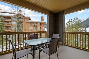 SPACIOUS 2-Br 2-Ba | Ski In/Out | Pool & Hot Tubs | in Heart of PANORA
