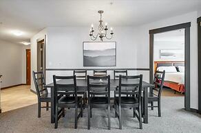 SPACIOUS 2-Br 2-Ba | Ski In/Out | Pool & Hot Tubs | in Heart of PANORA