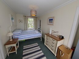 16 Westgate South