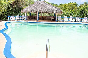 Haley's Paradise at Blue Hole