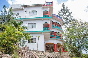 Haley's Paradise at Blue Hole