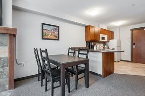 SPACIOUS Studio | Ski In/Out | Pool & Hot Tubs | in the Heart of PANOR