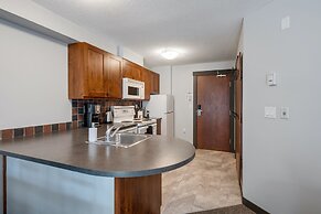 SPACIOUS Studio | Ski In/Out | Pool & Hot Tubs | in the Heart of PANOR