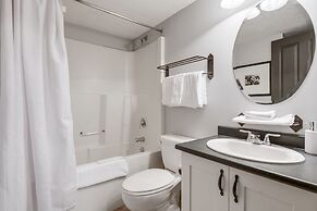 SPACIOUS Studio | Ski In/Out | Pool & Hot Tubs | in the Heart of PANOR