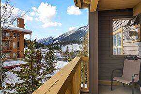 SPACIOUS Studio | Ski In/Out | Pool & Hot Tubs | in the Heart of PANOR