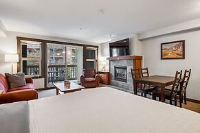 LARGE Studio | Ski In/Out | Pool & Hot Tubs | Central Upper Village Lo