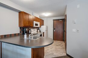 LARGE Studio | Ski In/Out | Pool & Hot Tubs | Central Upper Village Lo