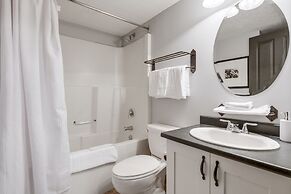 LARGE Studio | Ski In/Out | Pool & Hot Tubs | Central Upper Village Lo