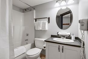 LARGE 2-Br 2-Ba | Ski In/Out | Pool & Hot Tubs | Central Upper Village