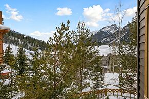 LARGE 2-Br 2-Ba | Ski In/Out | Pool & Hot Tubs | Central Upper Village