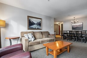 LARGE 2-Br 2-Ba | Ski In/Out | Pool & Hot Tubs | Central Upper Village
