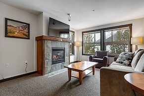 LARGE 2-Br 2-Ba | Ski In/Out | Pool & Hot Tubs | Central Upper Village