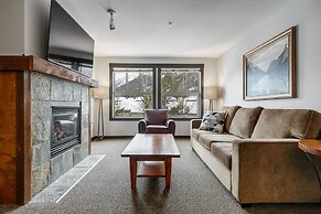 LARGE 2-Br 2-Ba | Ski In/Out | Pool & Hot Tubs | Central Upper Village