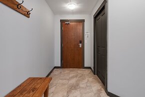 LARGE 2-Br 2-Ba | Ski In/Out | Pool & Hot Tubs | Central Upper Village