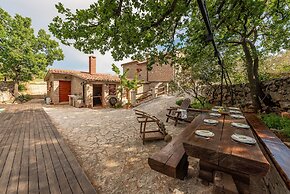 Villa Stone House Magarac