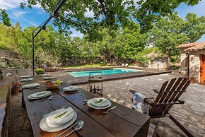 Villa Stone House Magarac