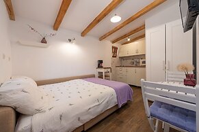 Villa Stone House Magarac